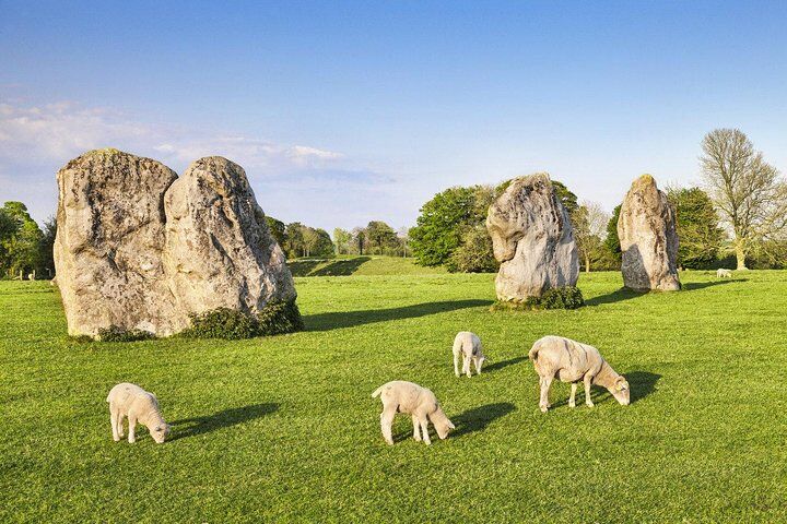 Bath, Avebury Stone Circle & Lacock Small-Group Tour from London