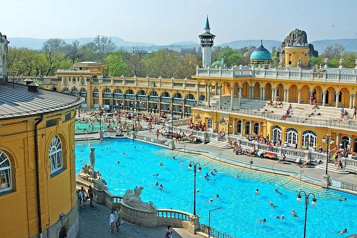 Buda Castle District Dark History, Legends and Vampire Night Tour in Budapest