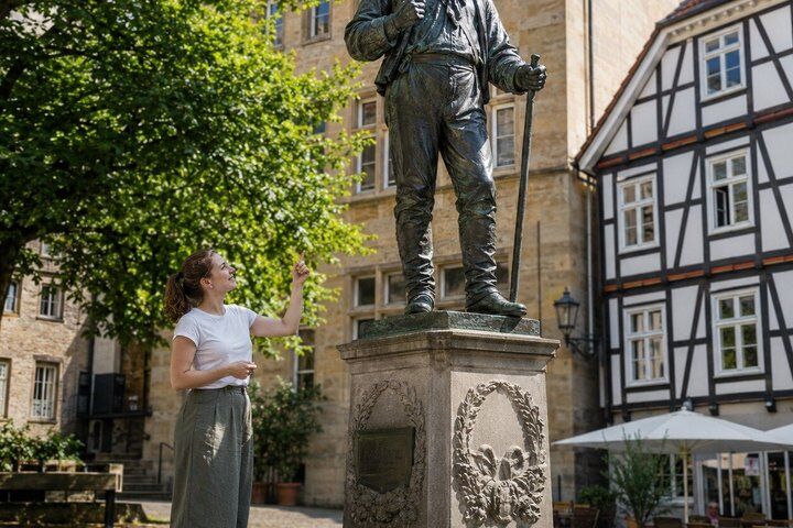 Bielefeld: Self-Guided Scavenger Hunt & Walking Tour