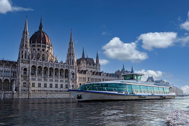 Budapest Danube Cruise with Drink, Audio Guide