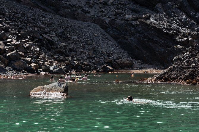 Die besten Touren und Erlebnisse in Fira, Santorin 25 Caldera Half Day Tour Volcano Hot Springs Thirassia - Fira Santorini