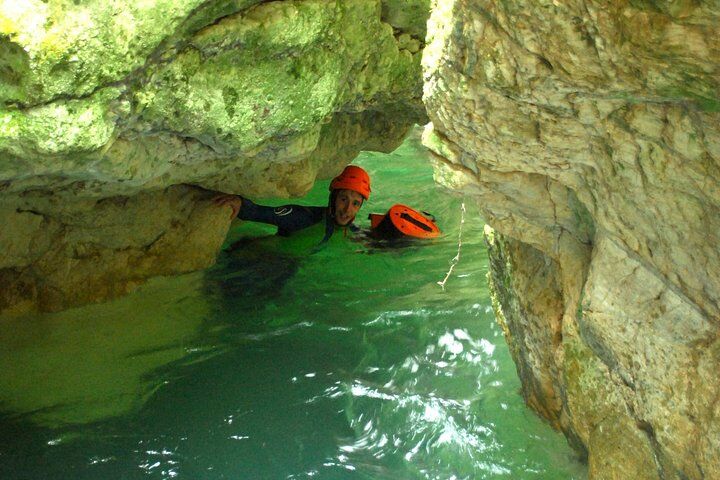 Melhores passeios e experiências em Grenoble France 22 Canyoning discovery of Furon Bas in Vercors - Grenoble