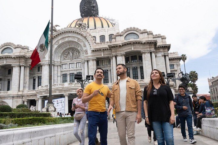 Private vs Small Group Tours in Mexico City: Which Should You Book? (2026) 13 Mexico City Custom Private Tour with a Local, Highlights & Hidden Gems