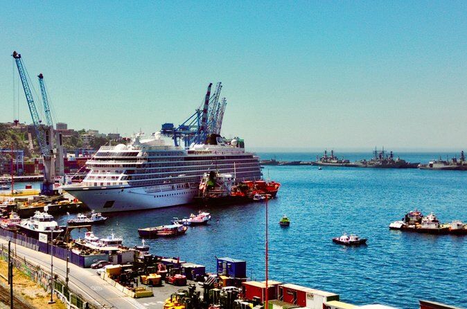 Full Day Tour of Valparaiso Port and Casablanca Wine Region from Santiago