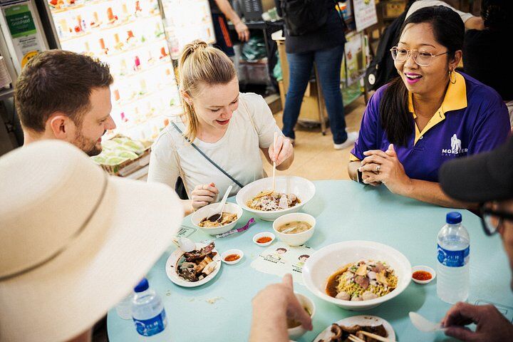 Small Group: Michelin and Local Hawker Food Tour with 9 (2026 Review & Booking Guide) 1 Small Group: Michelin and Local Hawker Food Tour with 9 in Singapore