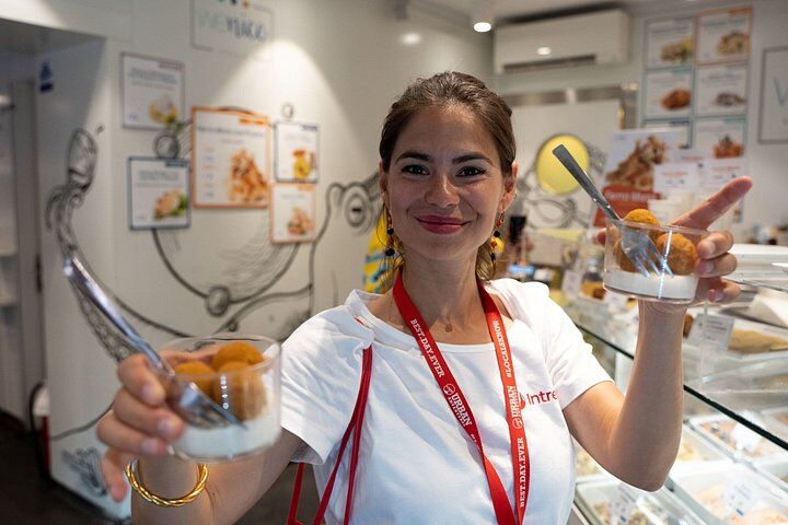 Venice Like a Local: Food, Wine & Spritz Tour with Traghetto in Venice