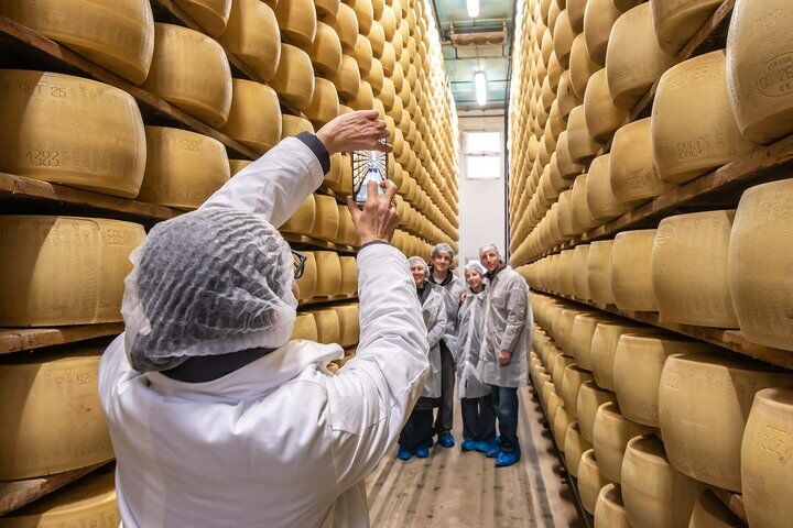 Bologna Food Experience: Factory tours & Lunch By Italian Days in Bologna