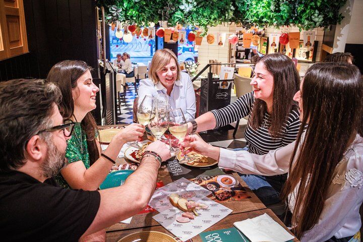 Granada Tapas and Wine Small Group Tour (2026 Review & Booking Guide) 1 Granada Tapas and Wine Small Group Tour in Granada