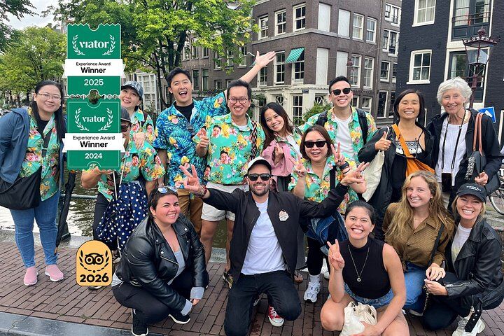 Amsterdam Evening Canal Cruise with Live Guide and Bar (2026 Review & Booking Guide) 1 Amsterdam Evening Canal Cruise with Live Guide and Bar in Amsterdam