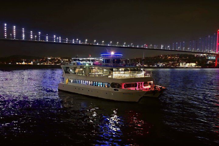 Istanbul Bosphorus Yacht Cruise with Live Guide & Asian Side Stop (2026 Review & Booking Guide) 1 Istanbul Bosphorus Yacht Cruise with Live Guide & Asian Side Stop in Istanbul