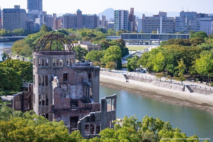 Hiroshima & Miyajima in 1 Day: Private Tour, Licensed Guide in Hiroshima