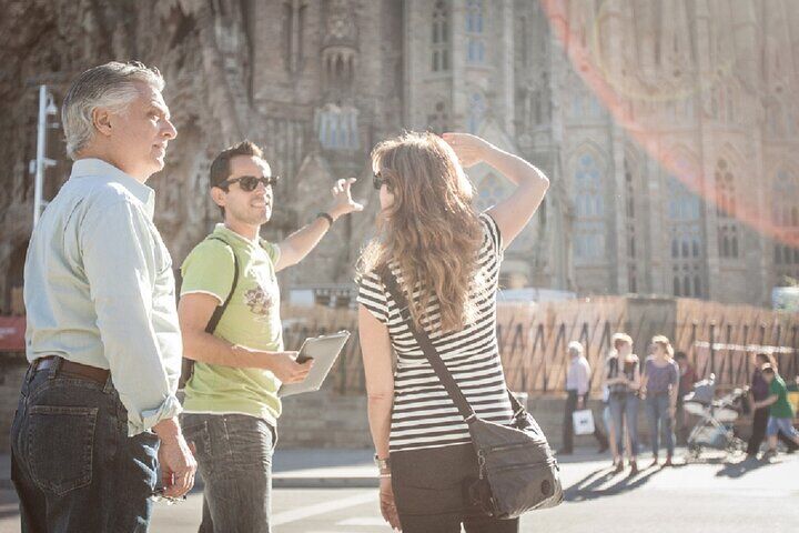 Sagrada Familia Tickets Compared: Basic vs Tower Access vs Guided (2026) 11 Sagrada Familia Guided Tour with Skip the Line Ticket