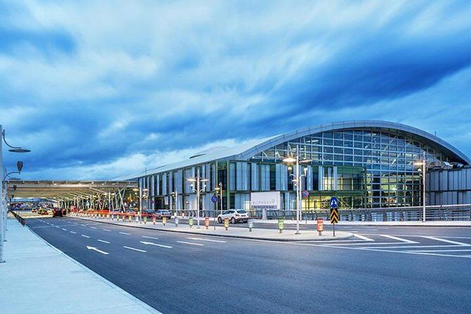 Los mejores tours y experiencias en Çeşme, Turquía 28 Cesme Hotels to Izmir Airport ADB Transfers - Cesme Turkey
