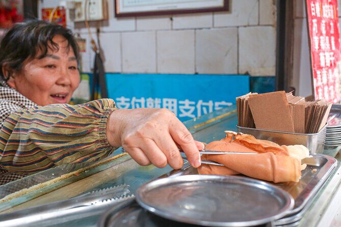 Chengdu Evening Food Tour by TukTuk