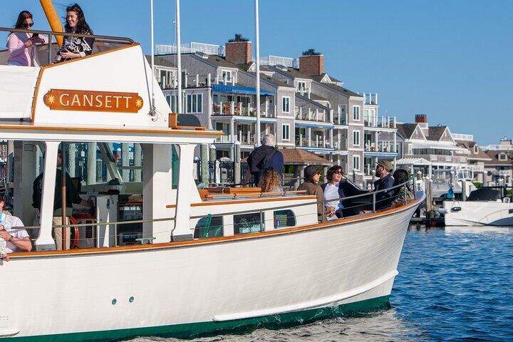 Newport Gilded Age Trolley Tour w/ Breakers Mansion Incl.(Age 8+) in Newport