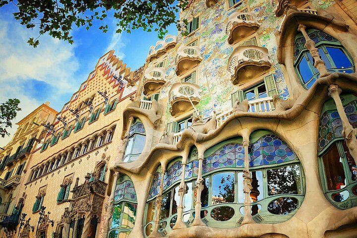Sagrada Familia Tickets Compared: Basic vs Tower Access vs Guided (2026) 18 Ramblas, Old Town, Gothic and Gaudi Architecture Walking Tour