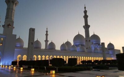 Private vs Small Group Tours in Dubai: Which Should You Book? (2026)
