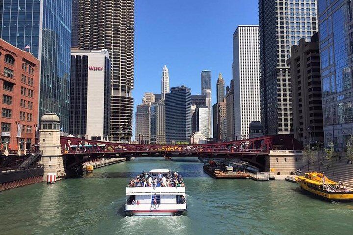 Private vs Small Group Tours in Chicago: Which Should You Book? (2026) 18 Chicago River 90-Minute Architecture Tour