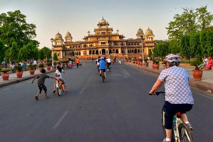 3-Hour Morning Bike Tour of Jaipur in Jaipur