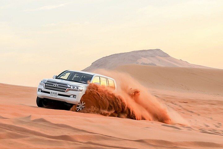 7-hour Small Group 4x4 Desert Safari Tour with Buffet Dinner in Dubai