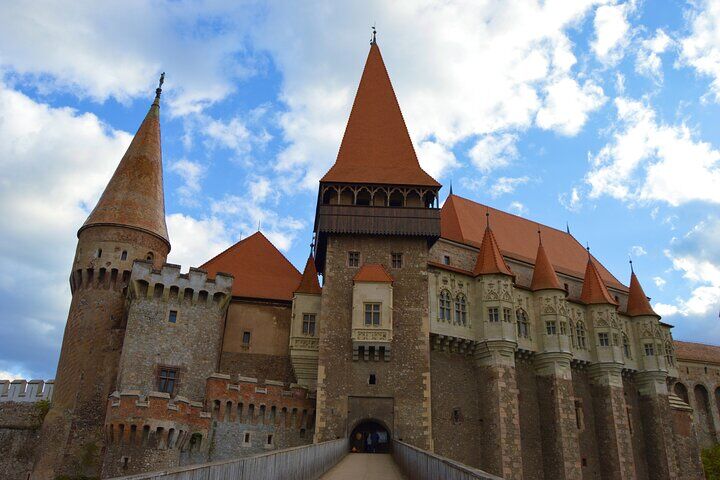 Meilleurs tours et expériences à Sibiu Romania 13 Exclusive Tour: Corvin Castle, Alba Iulia and traditional villages from Sibiu