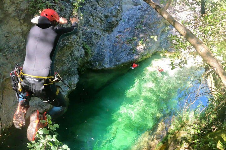 Die besten Touren und Erlebnisse am Olymp, Griechenland 24 Explore Orlias Gorge Canyoning in Mount Olympus Greece