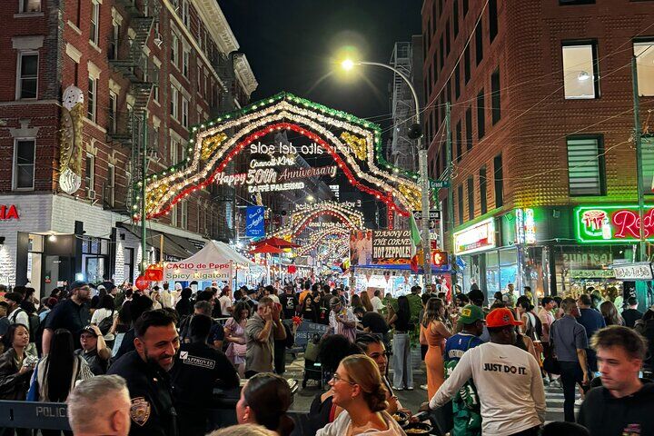 Private vs Small Group Tours in New York City: Which Should You Book? (2026) 18 New York City Mafia and Local Food Tour led by NYPD Guides