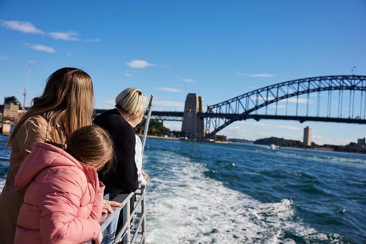 Sydney Whale-Watching Cruise Including Lunch or Breakfast (2026 Review & Booking Guide) 1 Sydney Whale-Watching Cruise Including Lunch or Breakfast in Sydney