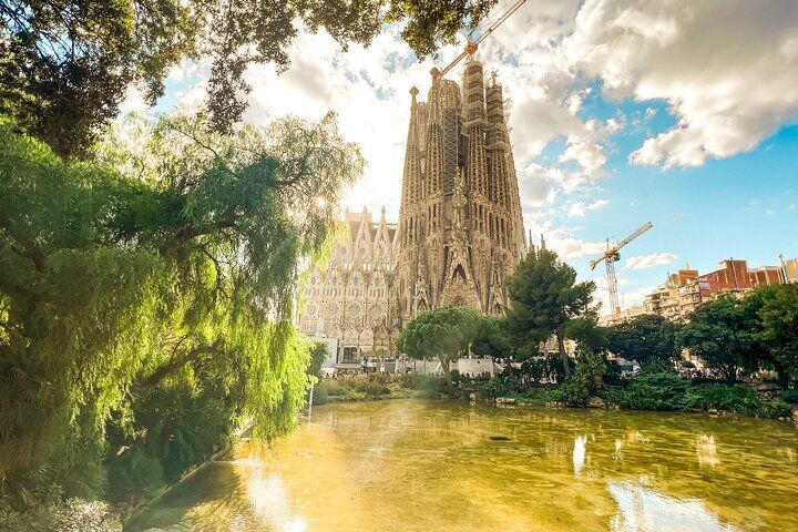 Sagrada Familia Tickets Compared: Basic vs Tower Access vs Guided (2026) 12 Park Guell and Sagrada Familia Tour with Skip the Line Tickets