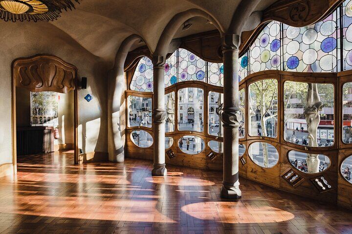 Park Güell Tickets Compared: Ticket vs Guided Tour (2026) 15 Sagrada Familia Park Guell and Casa Batllo Complete Gaudi Tour