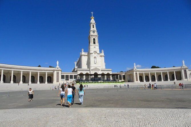 Fatima Nazare and Obidos Small Group Tour