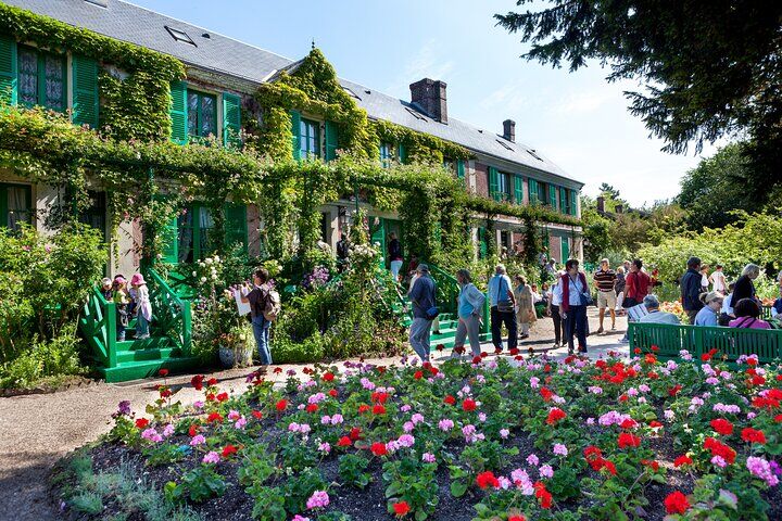 Giverny Monet’s Home and Gardens Half Day Tour from Paris