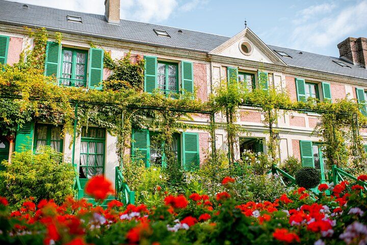 Giverny Monet's Home & Versailles Palace Day Trip from Paris