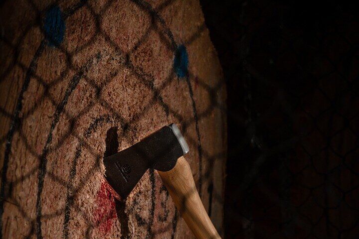 Migliori tour ed esperienze a Frankfurt Germany 21 Guided Axe Throwing Experience in Frankfurt Altstadt