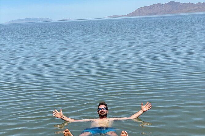 유타주 그레이트솔트호 최고의 투어 & 체험 27 Hour Great Salt Lake Boat Tour with Swimming Floating on the Lake - Great Salt Lake Utah