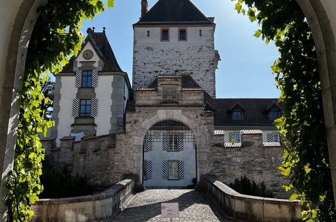 Interlaken Lake Thun 3 Castles Tour with Entry Ticket - Thun Switzerland