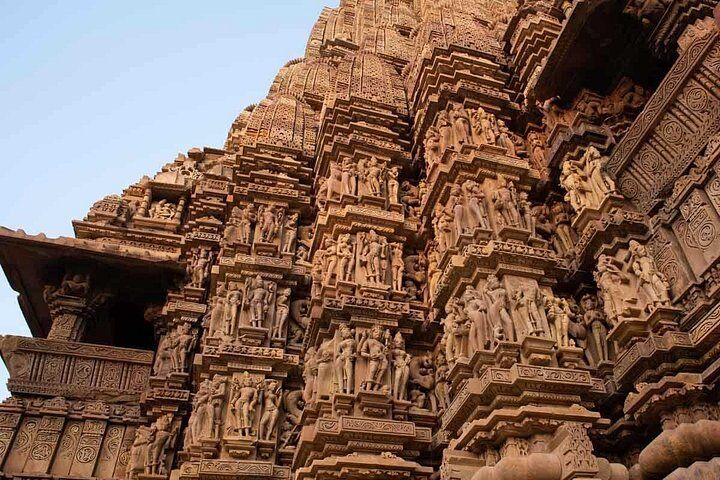 Khajuraho: Full Day Sacred Sculptures & Temple Whispers Tour