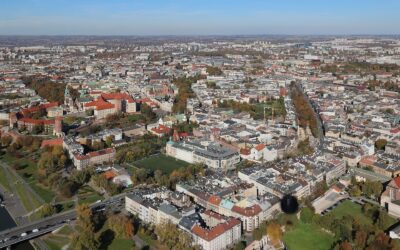Krakow Travel Guide: Main Market Square, Wawel Castle & Auschwitz-Birkenau (2026)