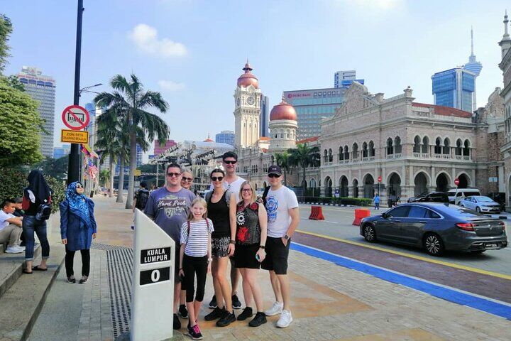 Kuala Lumpur Travel Guide: Petronas Towers & Day Trips (2026) 13 Kuala Lumpur’s Best Landmarks & City Highlights Tour
