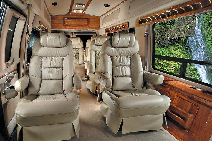 Maui: Road to Hana Luxury Limo-Van Tour with Helicopter Flight