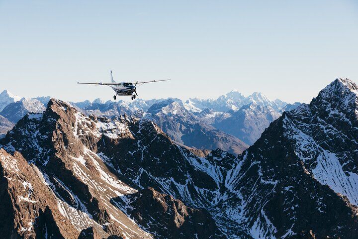 Mejores tours y experiencias en Queenstown 12 Milford Sound Flight and Cruise Tour from Queenstown