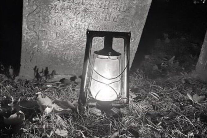 Mystic Moonlit Graveyard Ghost Tour - Mystic Connecticut