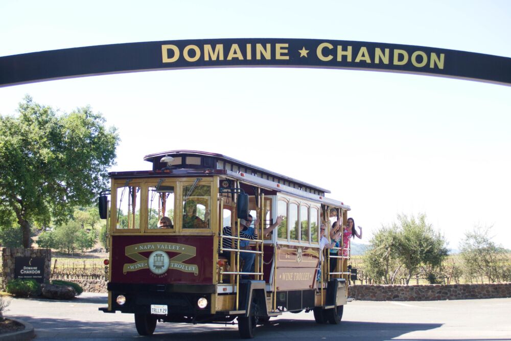 Os melhores passeios e experiências em Napa Valley, California 17 Napa Valley Wine Trolley and Castle Tour