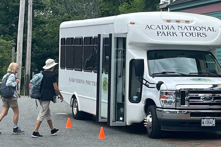 Migliori tour ed esperienze a Bar Harbor in Maine 17 Narrated Bus Tour of Bar Harbor and Acadia National Park