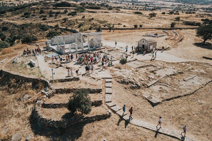 Meilleurs tours et expériences à Naxos Greece 12 Naxos Highlights Bus Tour with Free Time for Lunch at Apeiranthos