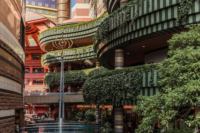 Private and Personalized Experience See Fukuoka with a Local