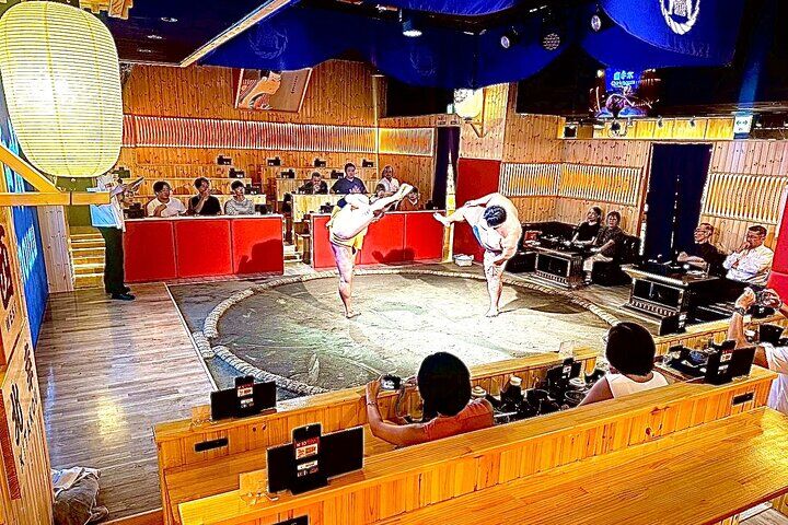 Die besten Touren und Erlebnisse in Sapporo 15 Sapporo Sumo Show Experience with Japanese Food and Photo