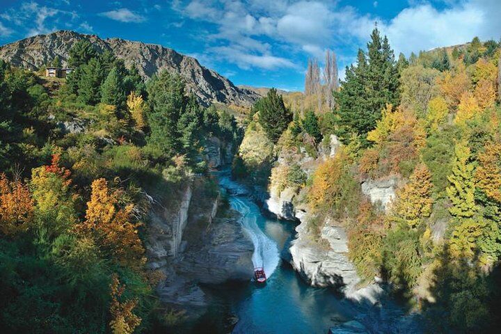 Mejores tours y experiencias en Queenstown 10 Shotover River Extreme Jet Boat Ride in Queenstown