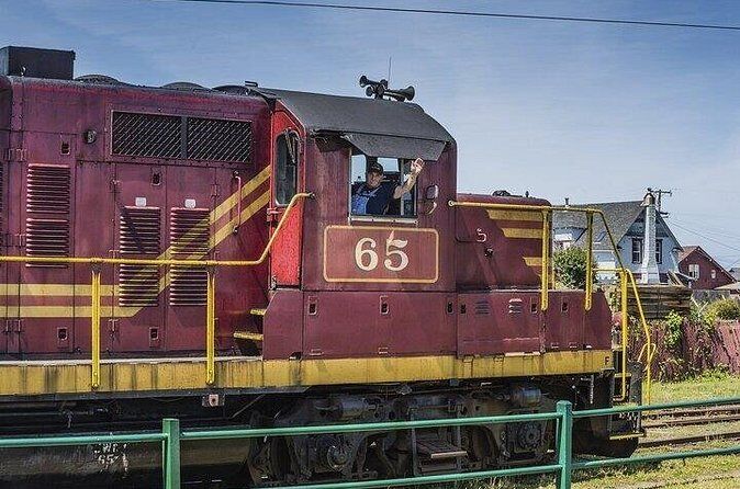 Skunk Train Wolf Tree Turn from Willits - Mendocino Coast California