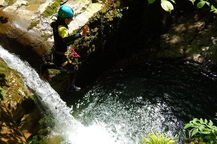 Melhores passeios e experiências em Grenoble France 18 Sports canyoning in the Vercors near Grenoble